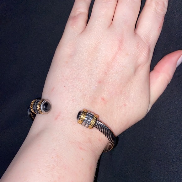 Unisex cable bracelet with decor on each end - Picture 3 of 4